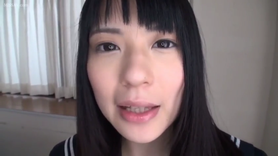 室内 · 脸部特写 · 平静 · 谈话 · 水手服 · 黑发 · 正脸