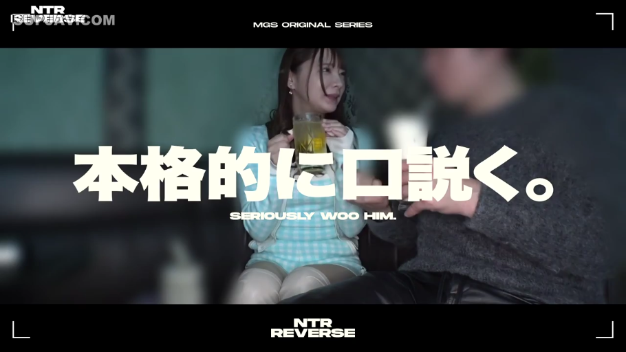 酒杯 · 浅蓝色格子开衫 · 交谈中 · 女性面部特写 · 室内沙发区 · 字幕显示