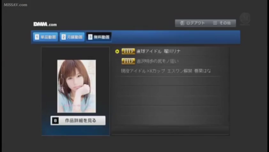 室内 · 脸部 · 甜美 · 托腮 · 蓝色上衣 · 凝视镜头 · 网页截图