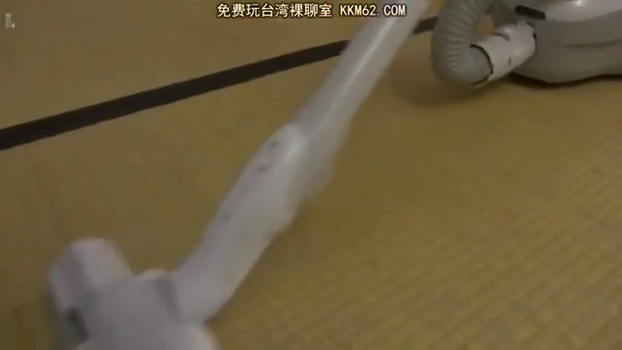 榻榻米房 · 吸尘器 · 画面有水印 · 吸尘器刷头特写
