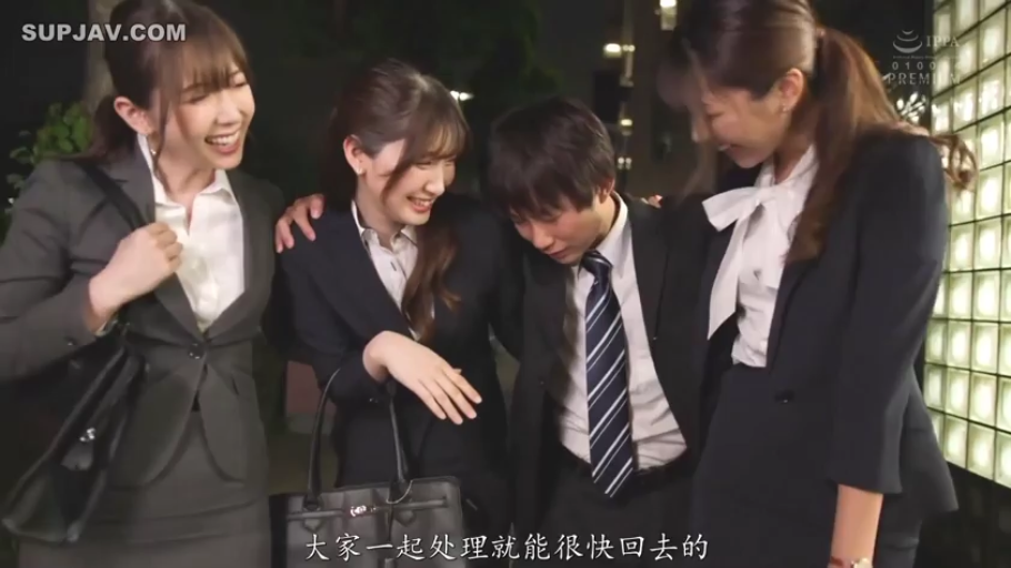 站立 · 中景 · 职业装 · 手提包 · OL · 户外 · 笑容 · 互动