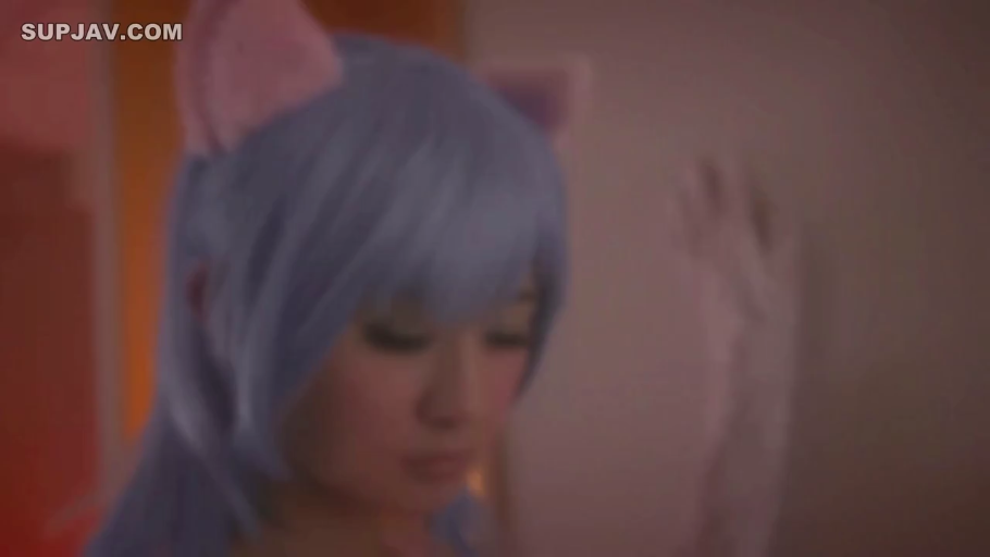 室内 · 面部特写 · 低头闭眼 · 猫耳发箍 · 猫娘装扮 · 粉色系灯光 · 后入式（推测）