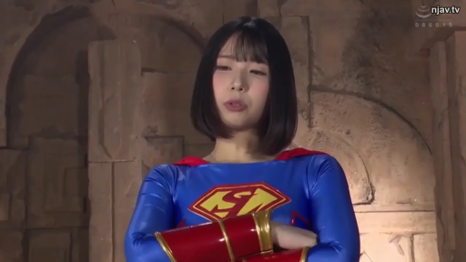 半身 · 双臂交叉 · 室内遗迹 · 超人制服