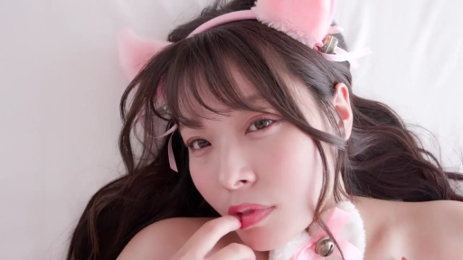 脸部特写 · 床上 · 诱惑 · 躺姿 · 吮指 · 猫娘装 · 猫耳头箍