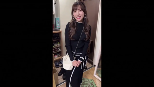 室内玄关 · 黑色针织长袖