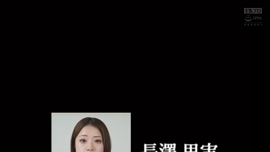 室内 · 自然 · 头部特写 · 日常服 · 静态 · 正对镜头 · 影片片头