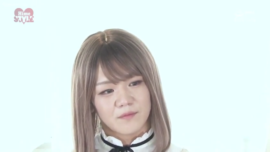 室内 · 忧郁 · 脸部特写 · 注视 · 女仆装 · 歪头 · 棕色长发