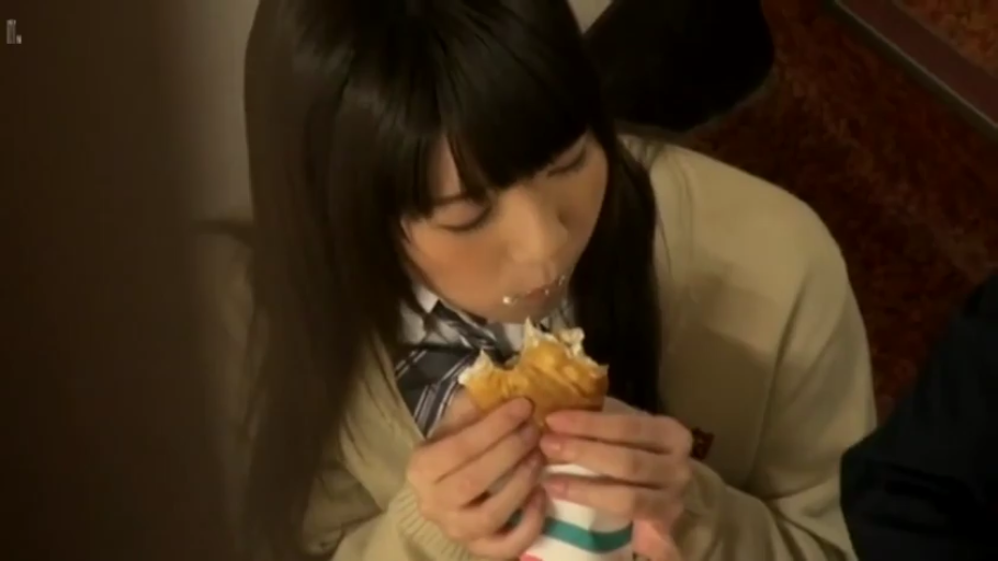 室内 · 顺从 · 顔部のクローズアップ · 校服衬衫 · 制服领带 · 嘴边残留白色精液 · 口交后的清洁行为