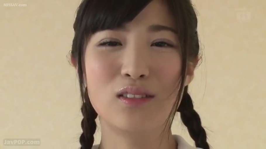 室内 · 校服 · 脸部特写 · 迷离 · 对视 · 正面 · 麻花辫