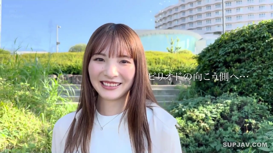 微笑 · 面部特写 · 白色上衣 · 公园 · 阳光充足