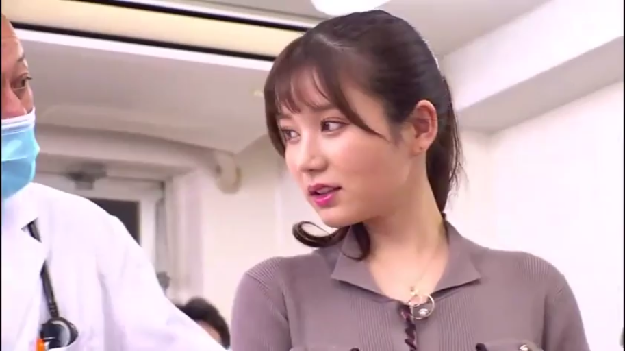 针织衫 · 头部特写 · 诊所