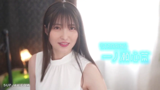 卧室 · 温柔 · 面部特写 · 白色无袖上衣 · 光线明亮