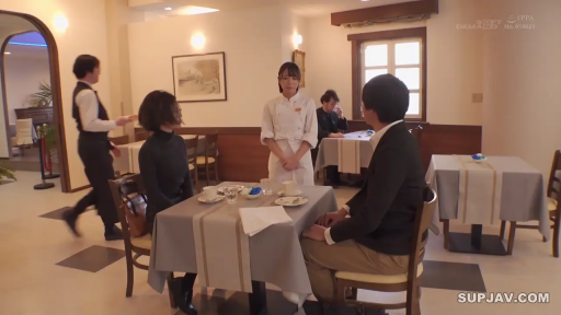 专注 · 站立 · 中景 · 餐厅 · 服务 · 厨师服