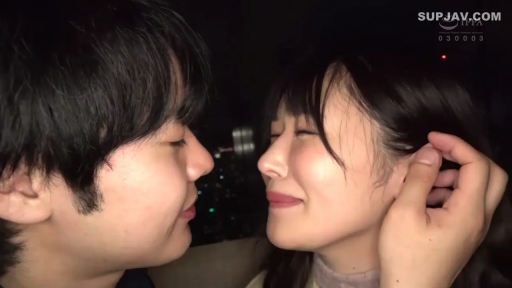 室内 · 脸部特写 · 高领上衣 · 温柔 · 亲昵 · 面对面 · 情侣