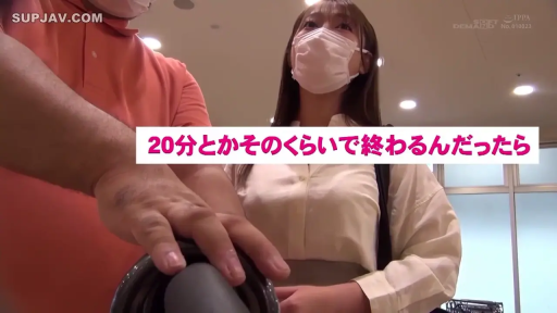 办公区域 · 注视 · 橙色短袖（男子） · 上半身中景 · 画面内嵌日文字幕 · 圆柱形道具