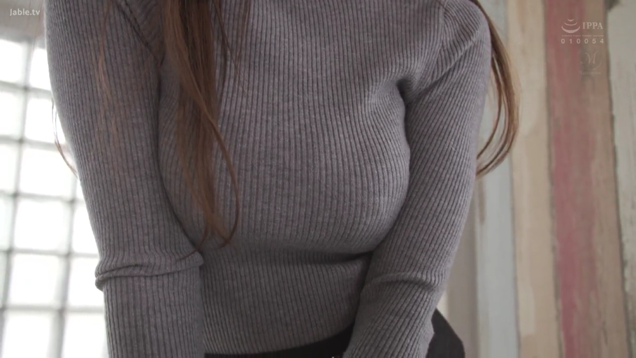 室内 · 胸部 · 俯身 · 紧身毛衣