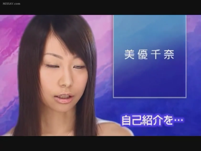 脸部特写 · 交谈 · 白色上衣 · 摄影棚 · UI字幕