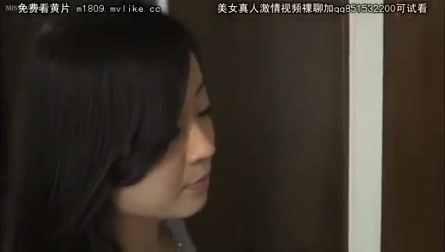 室内 · 脸部特写 · 休闲装