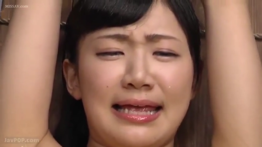 室内 · 脸部特写 · 全裸 · 双手过头