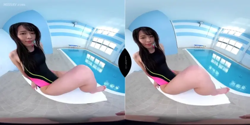 注视镜头 · 腿部特写 · 室内泳池 · 连体泳衣 · 双屏画面