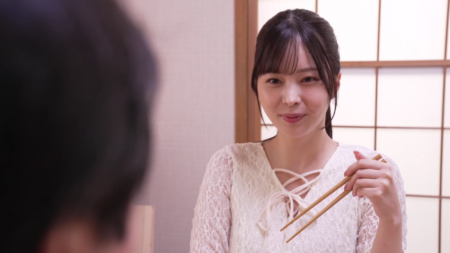 顔部のクローズアップ · 温柔 · 餐厅 · 筷子 · 白色蕾丝镂空上衣