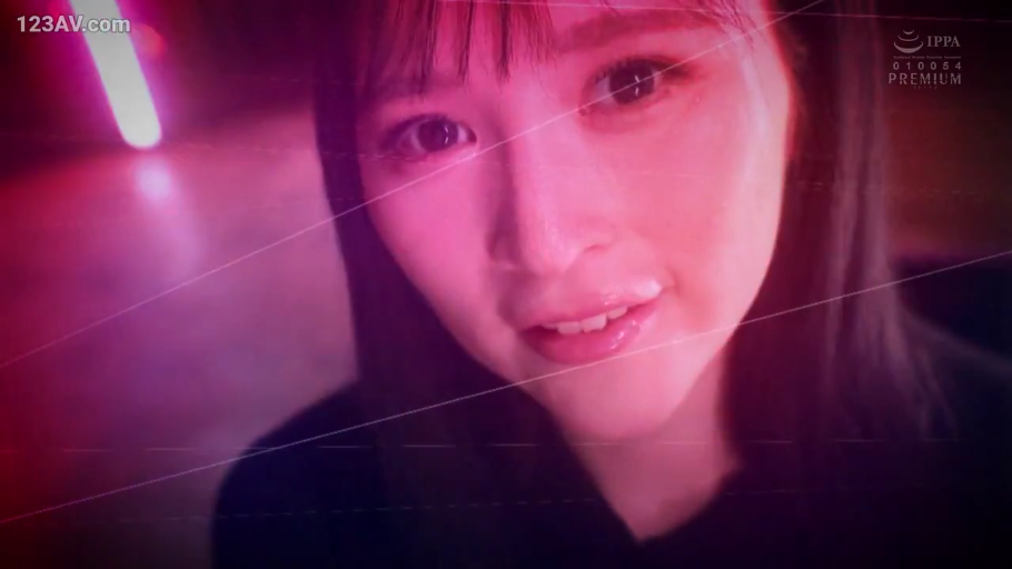 室内 · 脸部特写 · 黑色上衣