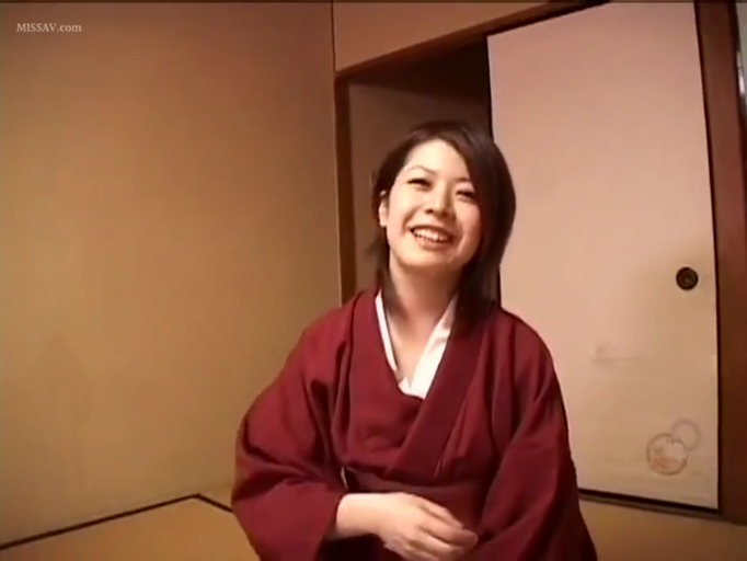 和室 · 开朗 · 上半身特写 · 红色和服