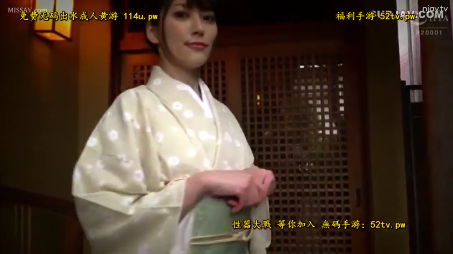 站立 · 微笑 · 半身 · 注视 · 熟女 · 和服 · 日式室内 · 格子门