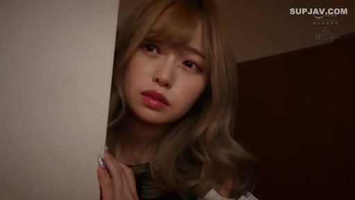 室内 · 脸部特写 · 休闲装