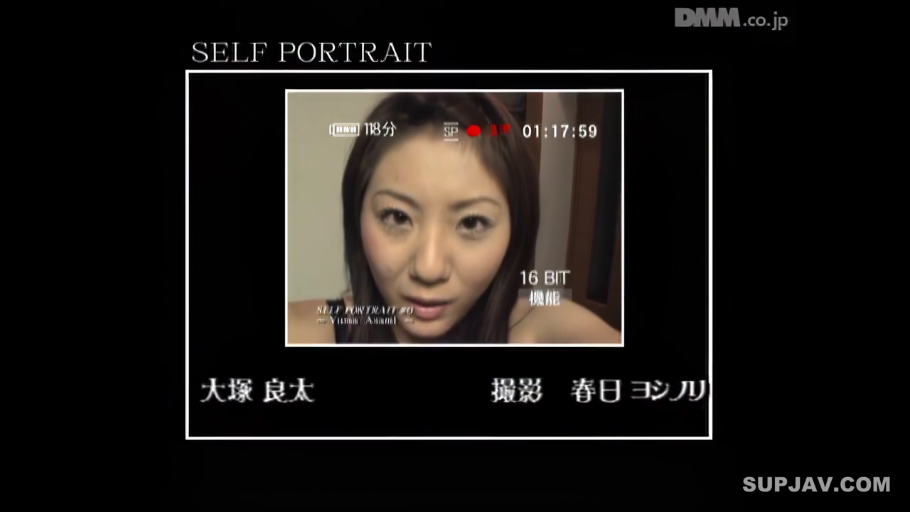 室内 · 平静 · 脸部特写 · 摄像机 · 深色吊带背心 · 画面带有典型的录像机OSD参数显示