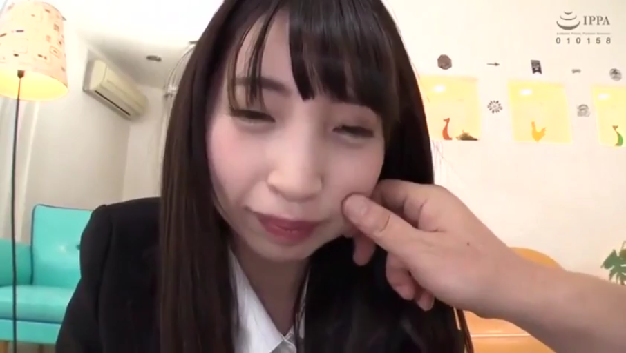 室内 · 坐姿 · 羞涩 · 面部特写 · POV · 正装 · 捏脸