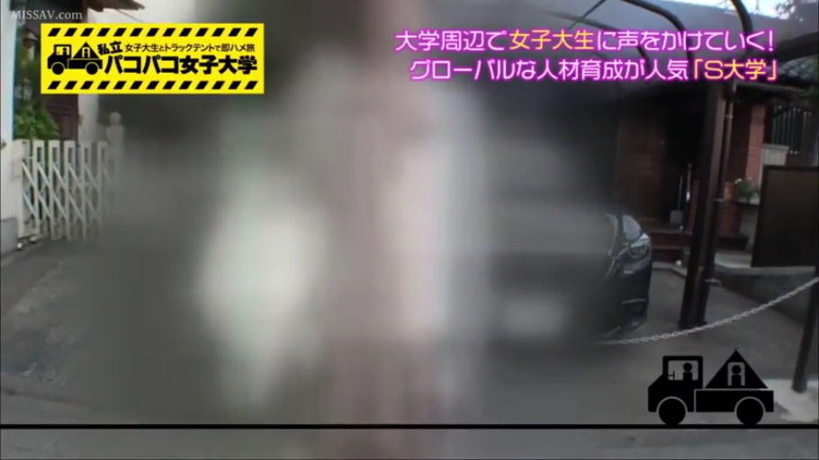 便装 · 字幕贴图 · 大学周边街道 · 带有节目组Logo和标题字幕
