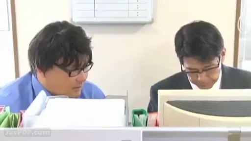 专注 · 眼镜 · 办公室 · 西装 · 头部特写