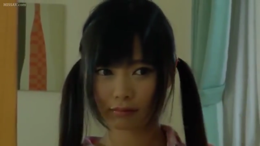 室内 · 面部特写 · 注视 · 双马尾 · 正面 · 粉色衬衫 · 微嗔