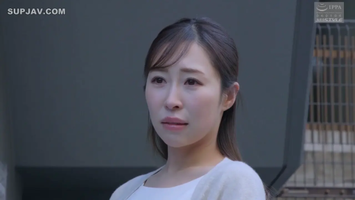 顔部のクローズアップ · 墙边 · 白色针织开衫 · 含泪 · 泪眼婆娑