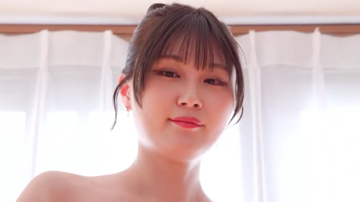 脸部特写 · 卧室 · 挑逗 · 裸体 · 光线明亮