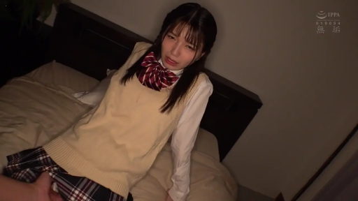 裙底视角 · 床上 · 米色针织背心 · 不知所措 · 摸下体