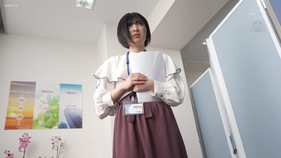 严肃 · 办公室 · 站姿 · 文件夹 · OL · 仰拍 · 俯视 · 职场装