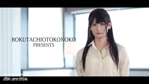 室内 · 脸部特写 · 注视 · 米色衬衫 · BOKUTACHIOTOKONOKO标志