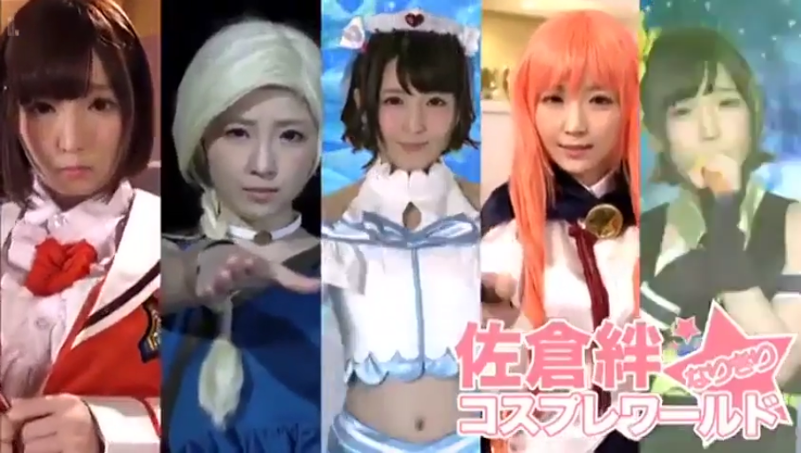 微笑 · 脸部特写 · 动漫风角色扮演服装 · 摄影棚 · 画中画分割画面 · 角色扮演道具