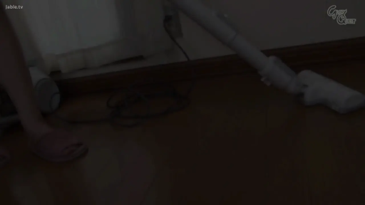 室内 · 吸尘器 · 拖鞋 · 腿部局部特写