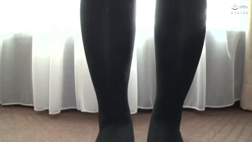 室内 · 黑色连裤袜 · 双腿特写