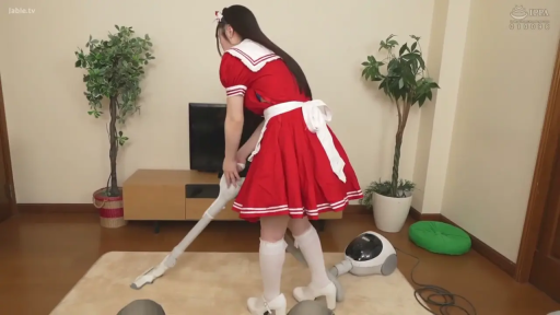 全身 · 专注 · 弯腰 · 客厅 · 女仆角色扮演 · 打扫 · 红色女仆装 · 吸尘器