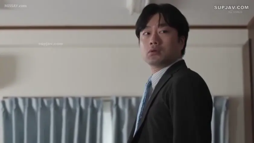 室内 · 上半身 · 西装