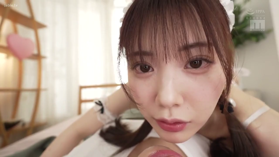 俯身 · 脸部特写 · 卧室 · 诱惑 · 女仆装 · 直视 · 发卡 · 日本