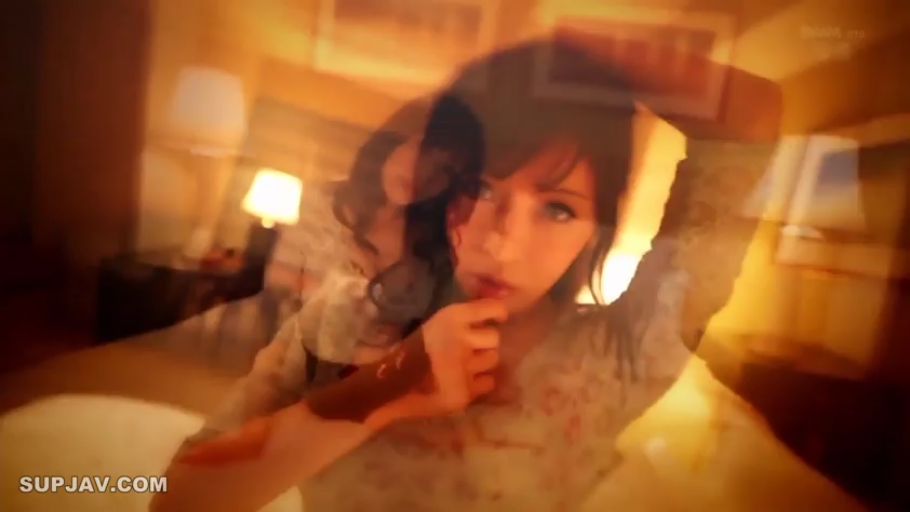 卧室 · 半身特写 · 碎花上衣