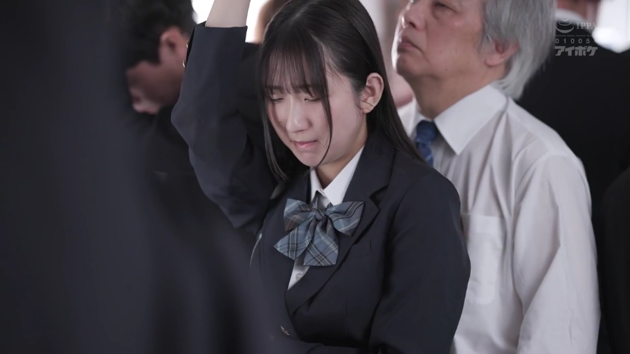 校服 · 站立 · 猥亵 · 忍耐 · 裙底 · 痴汉 · 电车 · 拉环