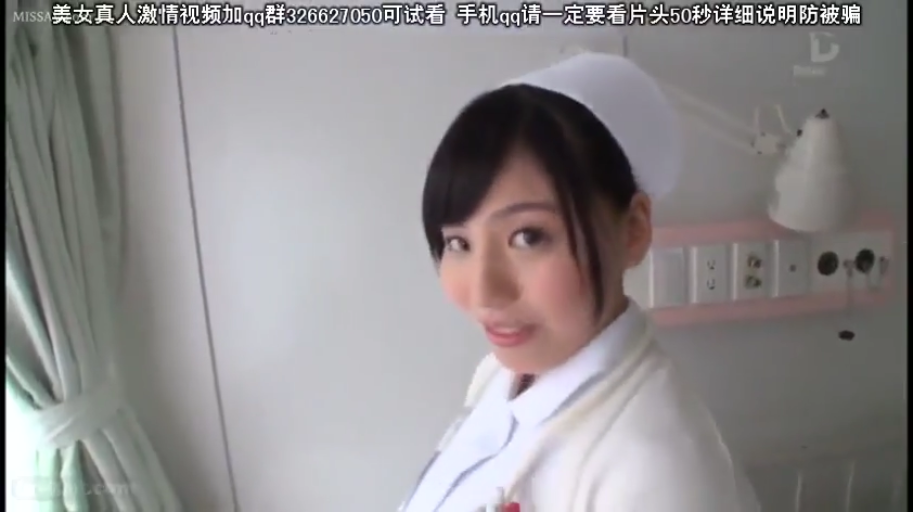 病房 · 护士服 · 微笑 · 半身 · 注视 · 侧面回头