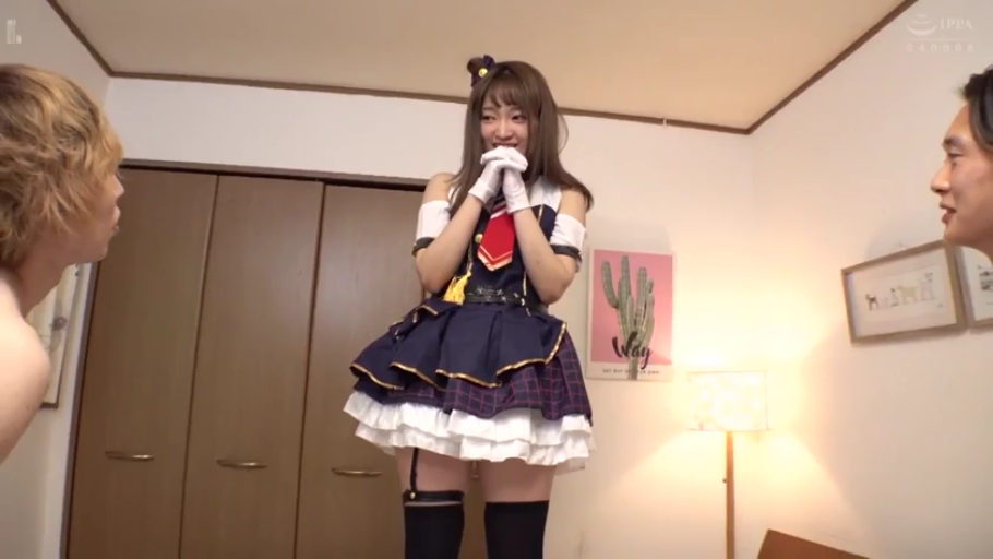 卧室 · 略显羞涩 · 领带 · 长筒袜 · 侧面视角
