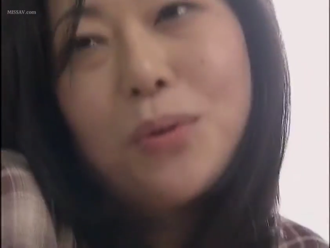 室内 · 恍惚 · 嘴唇 · 格纹上衣